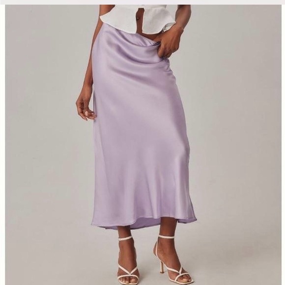 Elegant Lavender Satin Skirt - Picture 4 of 5